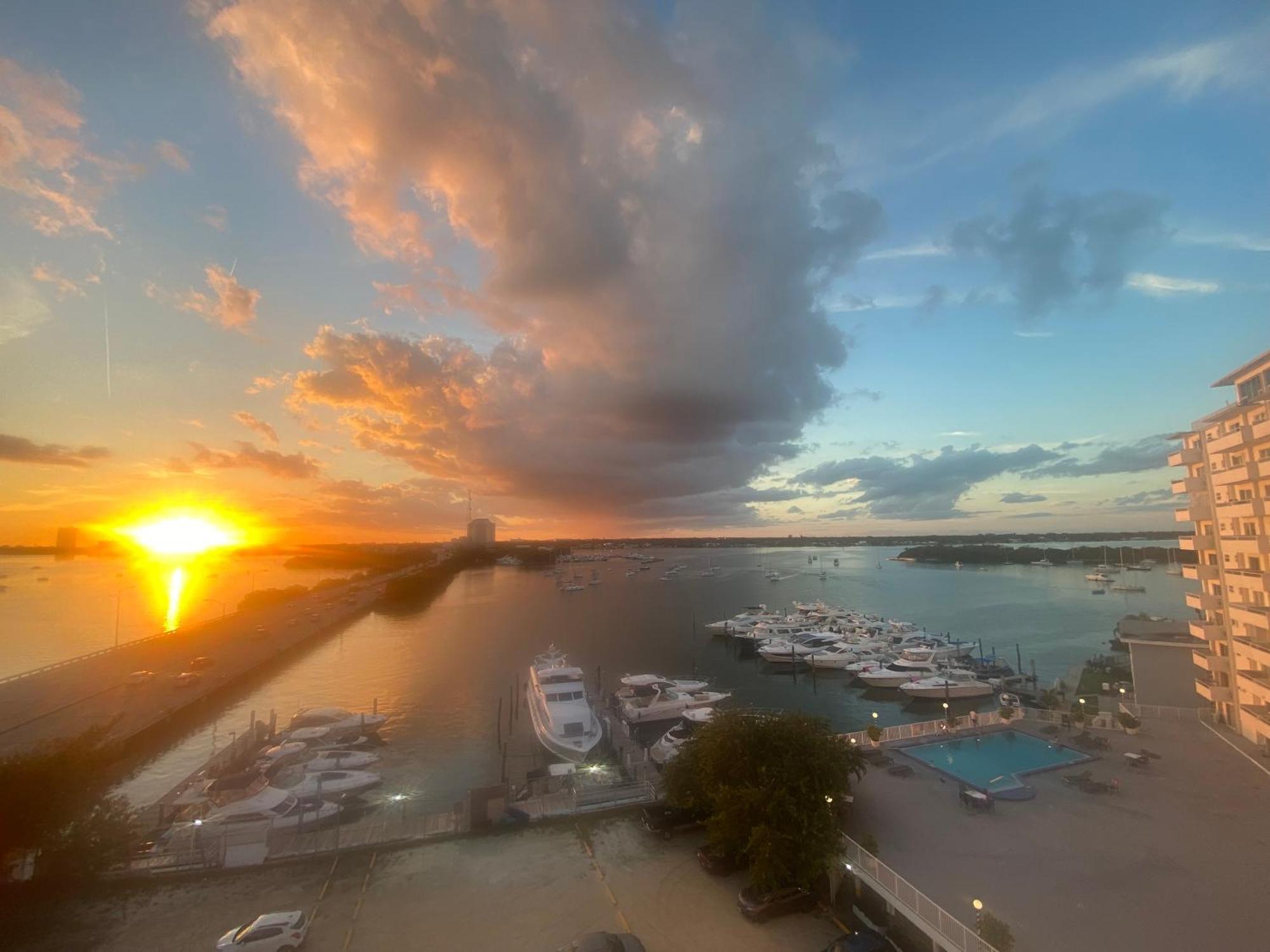Panoramic Luxurious Waterfront One Bedroom Apartment With Miami Skyline View Free Parking 5Min Drive To Маями Бийч Екстериор снимка